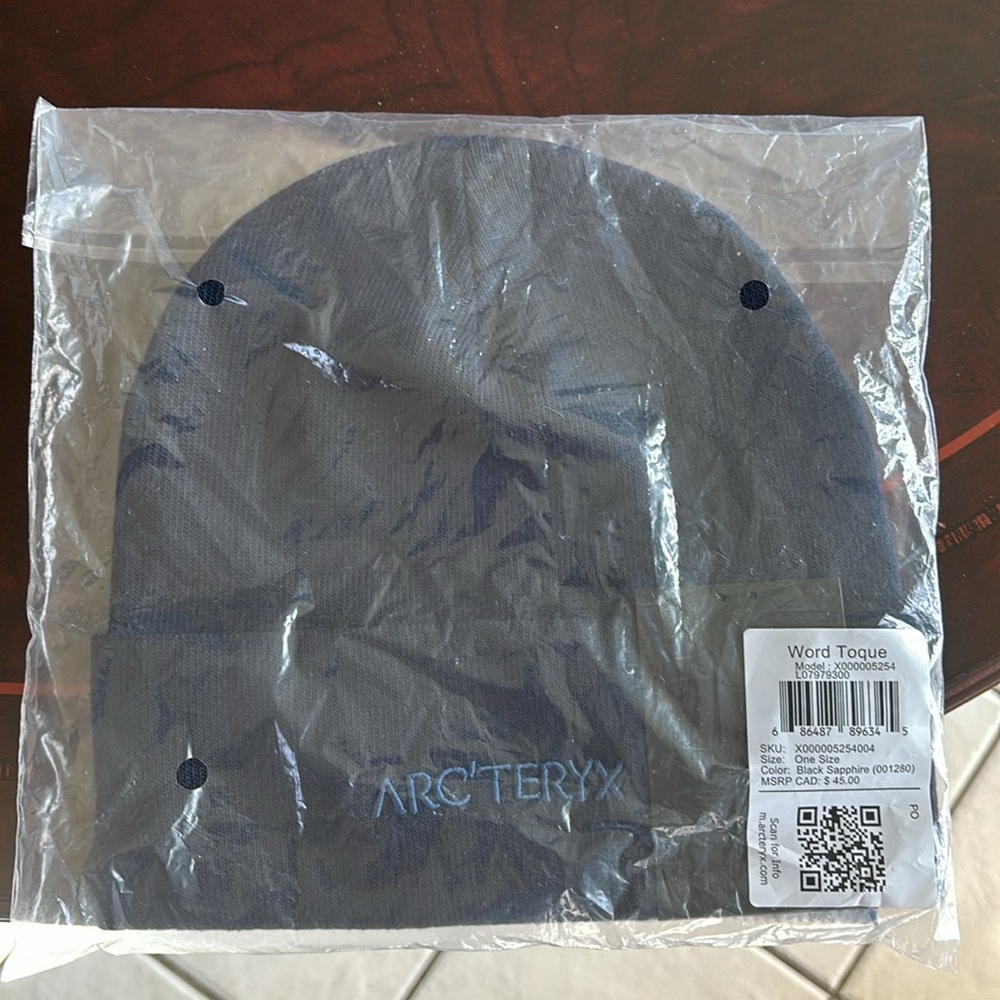 Brand New Arc’teryx Black Sapphire Word Toque